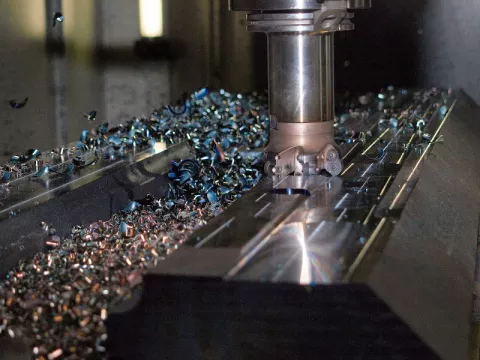 Do czego służy frezarka CNC? 