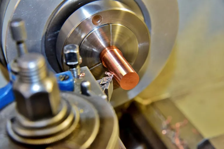 Zalety nowoczesnych tokarek CNC