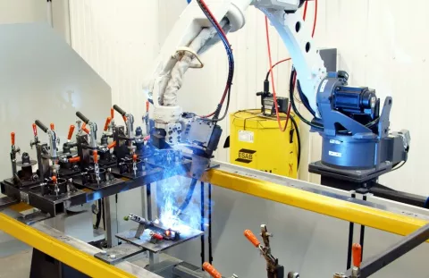 Jakość spawania MAG i TIG za pomocą robota spawalniczego