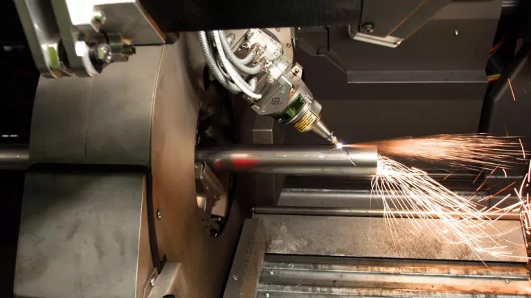 Cięcie laserowe 3D: jak nowoczesna technologia zmienia obróbkę rur i profili metalowych